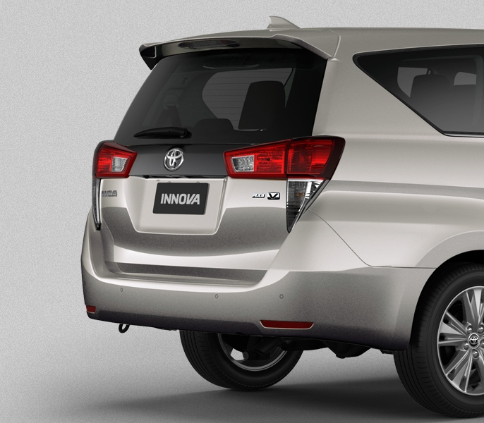 Khu vực hông của Toyota Innova Zenix 2023