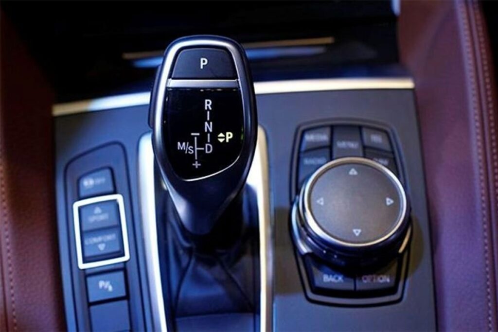 Lưu ý trong cách đi xe số tự động