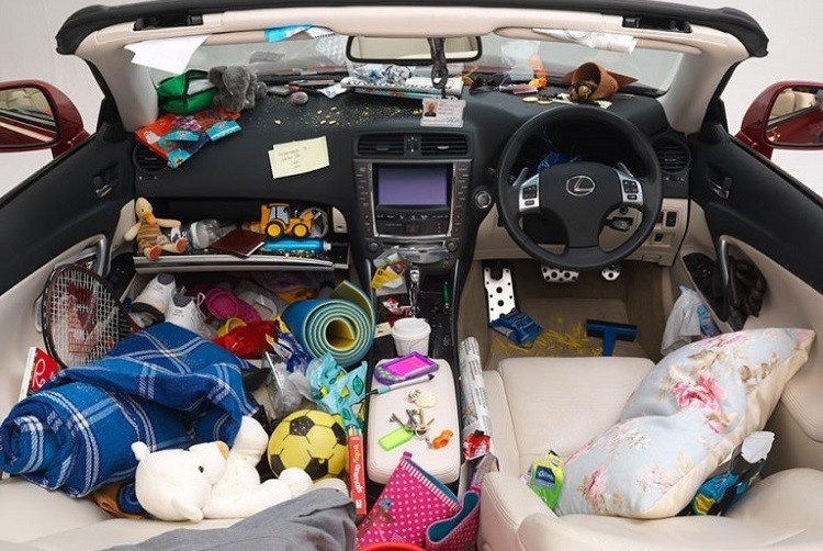 Không để nhiều đồ dưới sàn xe
