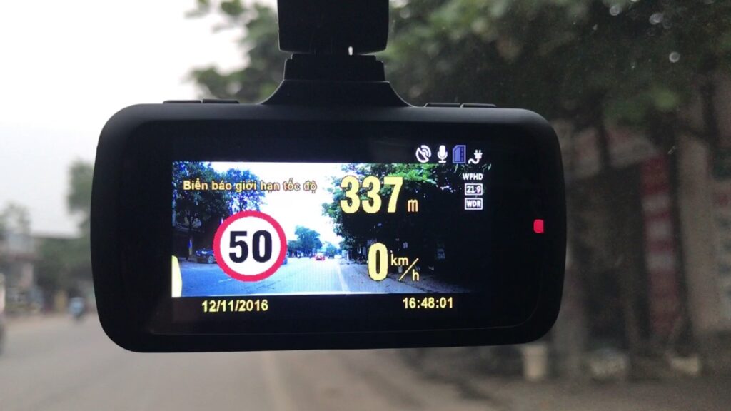 Camera hành trình đọc biển báo