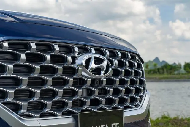 Điểm nhấn đầu xe