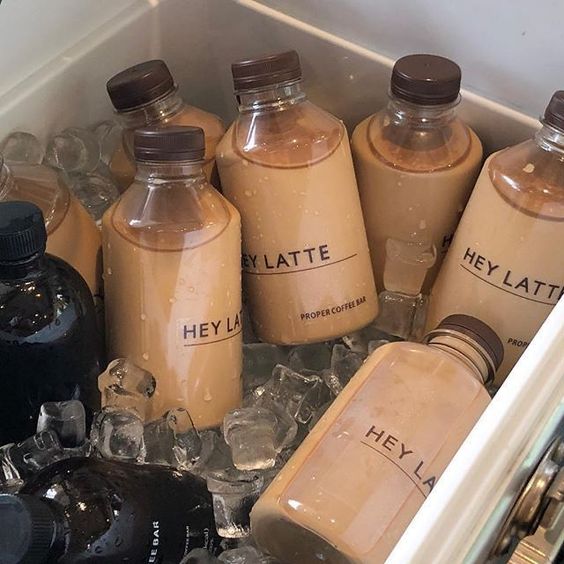 Uống trà hoặc cà phê lái xe ô tô ban đêm