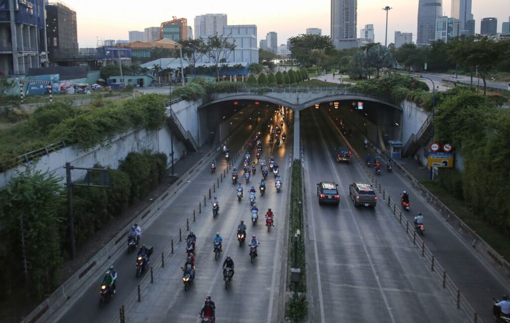 Điều khiển phương tiện giao thông đúng tốc độ