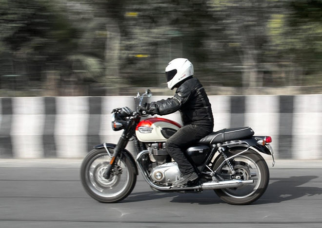 Xe mô tô, gắn máy chạy quá tốc độ