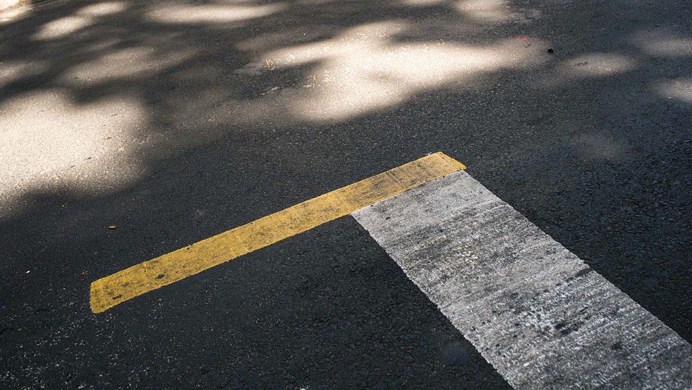 Các loại vạch kẻ đường phân biệt hai chiều xe chạy