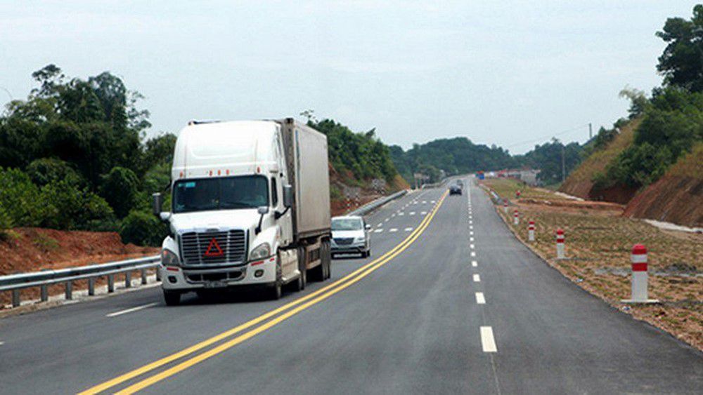 Vạch kẻ đường song song màu vàng