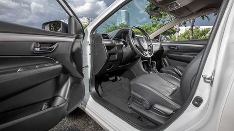 nội thất xe phía trước