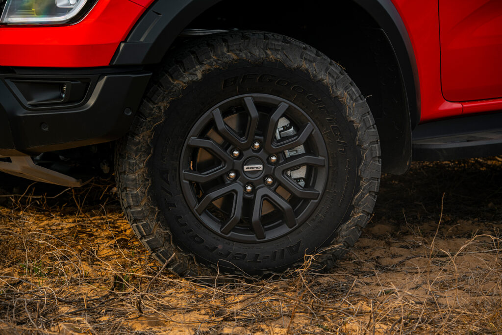 sử dụng lốp 32 inch đa địa hình