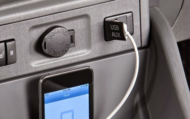 Kết nối điện thoại với màn hình Android ô tô qua USB