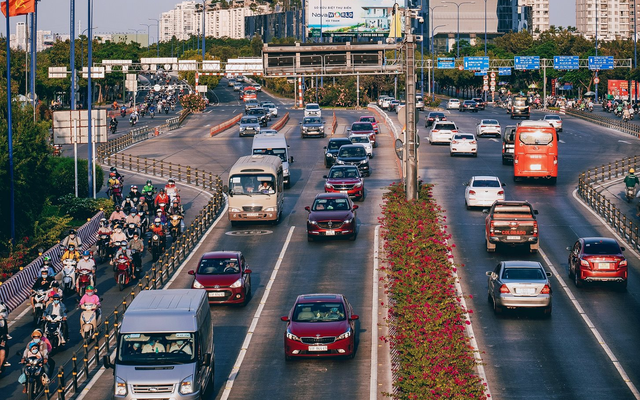 Kinh nghiệm lái xe ô tô trong thành phố đáng lưu ý