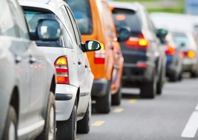 Khi chuyển làn đường, chuyển hướng, sử dụng xi nhan rẽ sớm