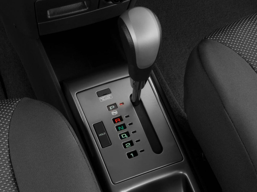 Cách lùi xe ô tô số tự động an toàn