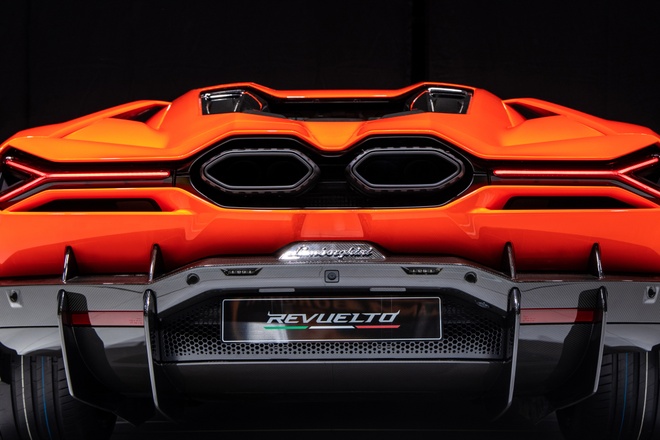 Cụm đèn hậu thiết kế chữ Y