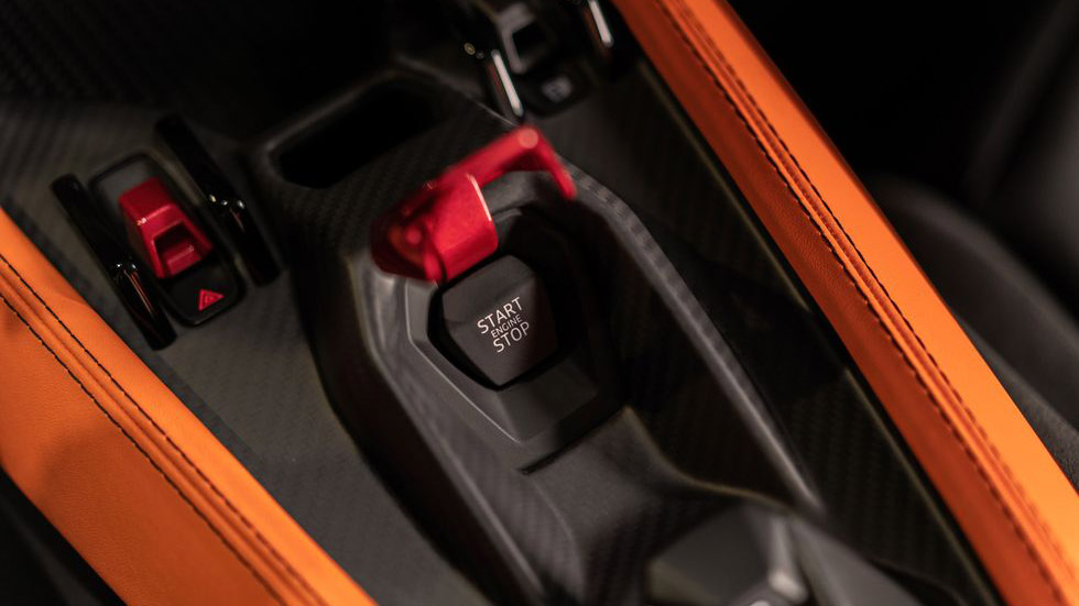 Nội thất bên trong Revuelto