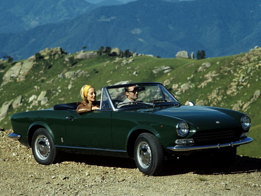 Fiat 124 Sport Spider - Thiết kế đơn giản và đẹp xuất sắc