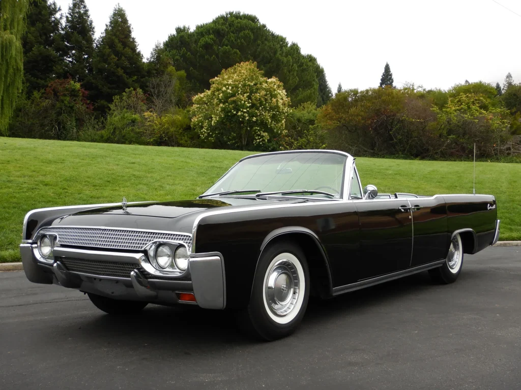Lincoln Continental 1961 - Dòng xe cổ điển mui trần tuyệt vời trong lịch sử