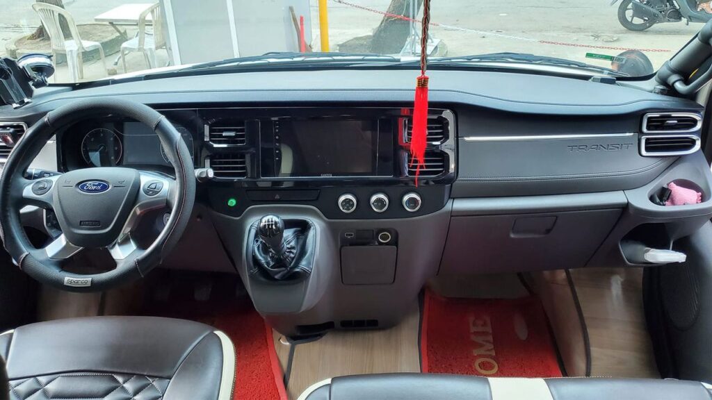 Màn hình theo xe của Ford Transit