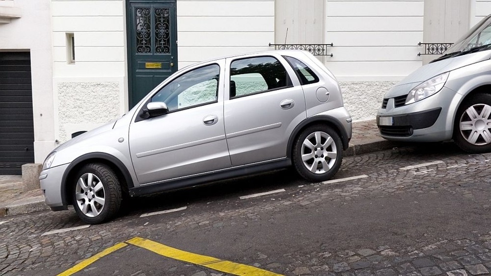 Hướng dẫn đỗ xe trên dốc