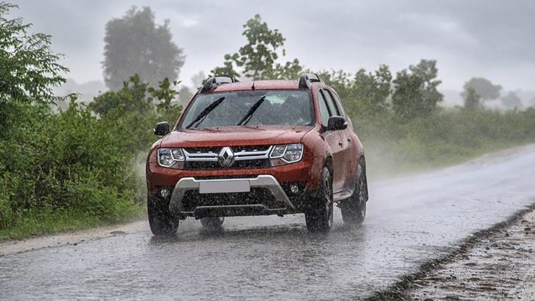 Lái xe đường trơn trượt