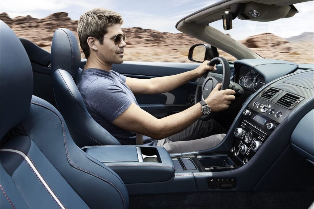 Tư thế ngồi lái xe ô tô đúng cách