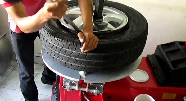 Vá lốp xe ô tô