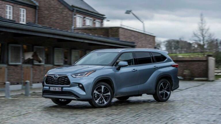 Xe ô tô 8 chỗ ngồi