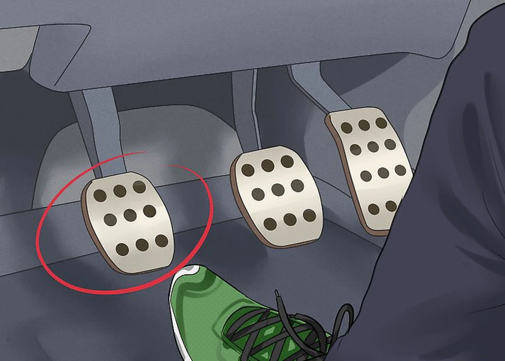 Nhấc chân ra khỏi bàn đạp ly hợp