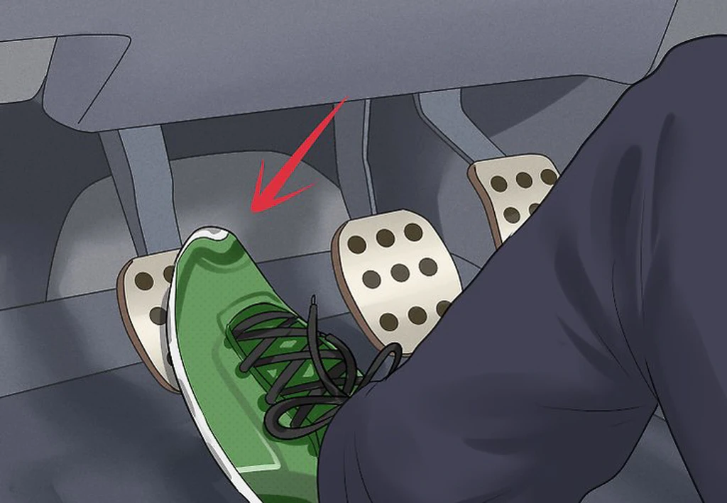 Bước 4: Nhấn hết bàn đạp ly hợp