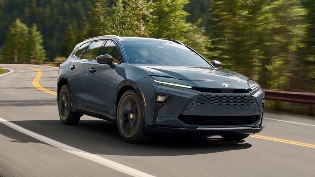 Toyota Crown Signia 2025