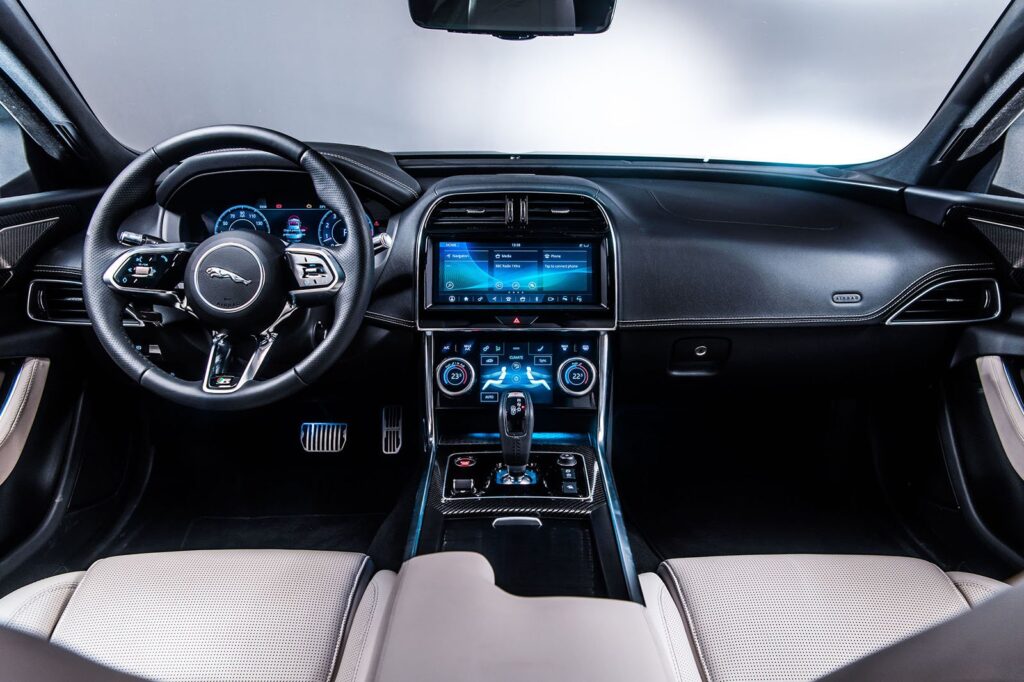 Jaguar XJL nội thất