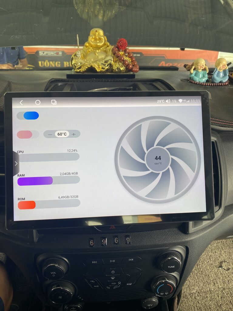 hình ảnh màn hình Bravigo thực tế trên Ford Ranger