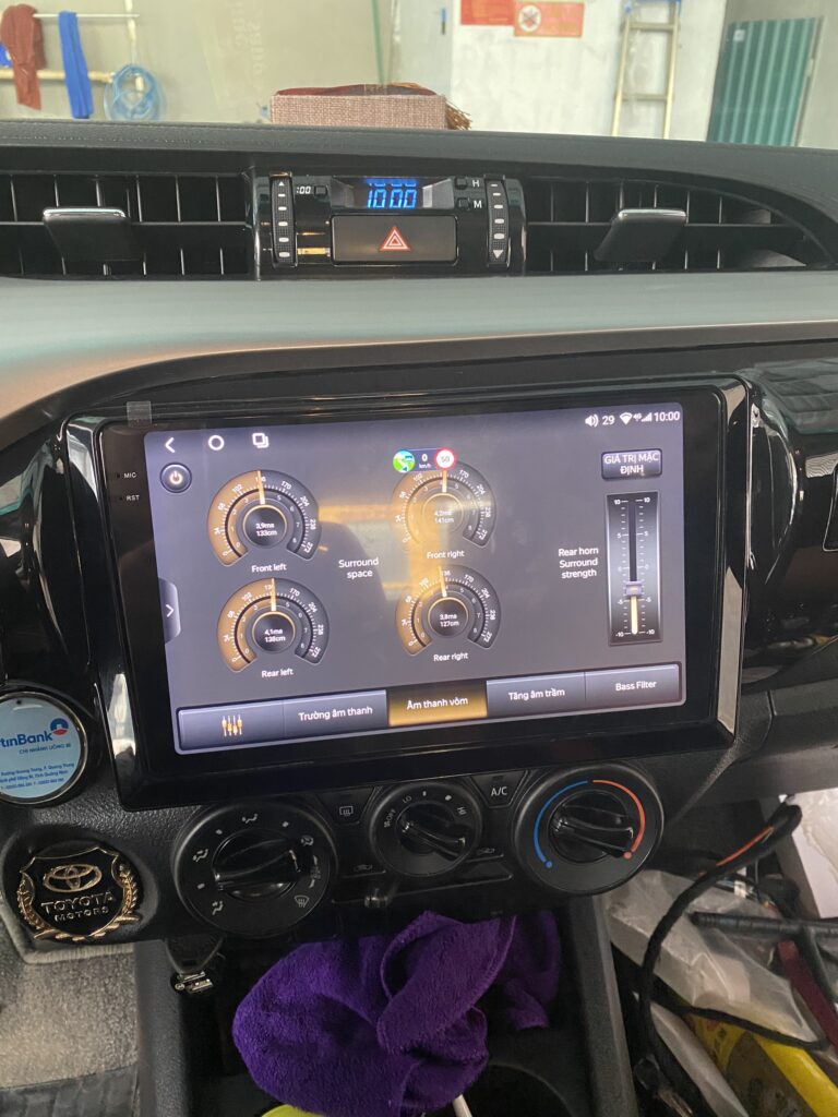 hình ảnh thực tế màn hình trên xe Hilux
