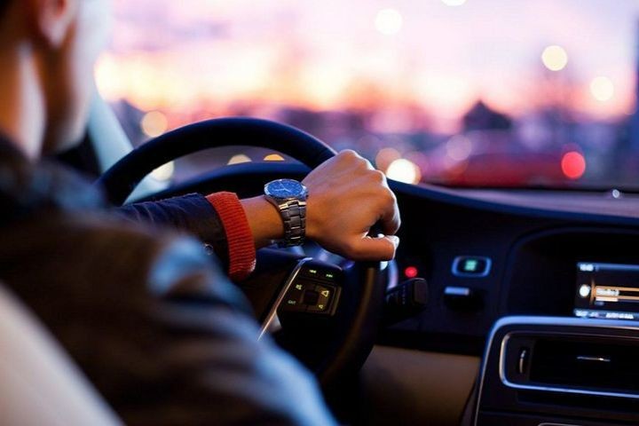 Lái xe dịch vụ là gì?