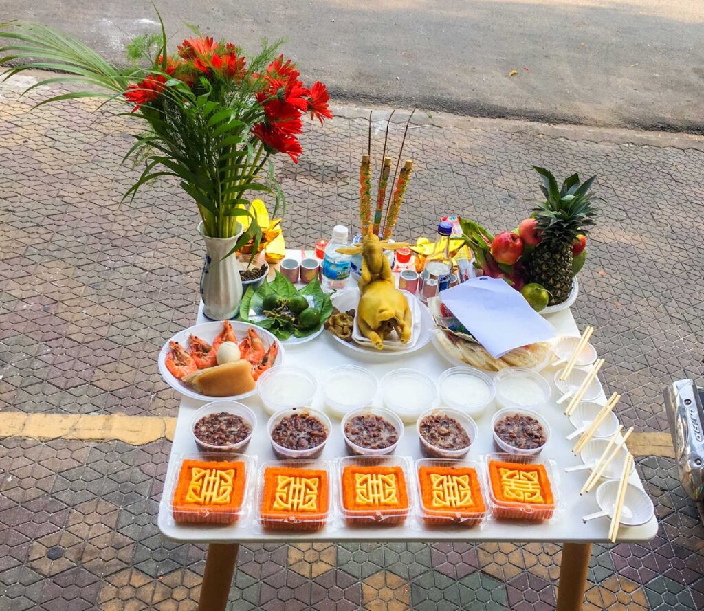 Lễ vật chuẩn bị cúng xe ô tô mới mua