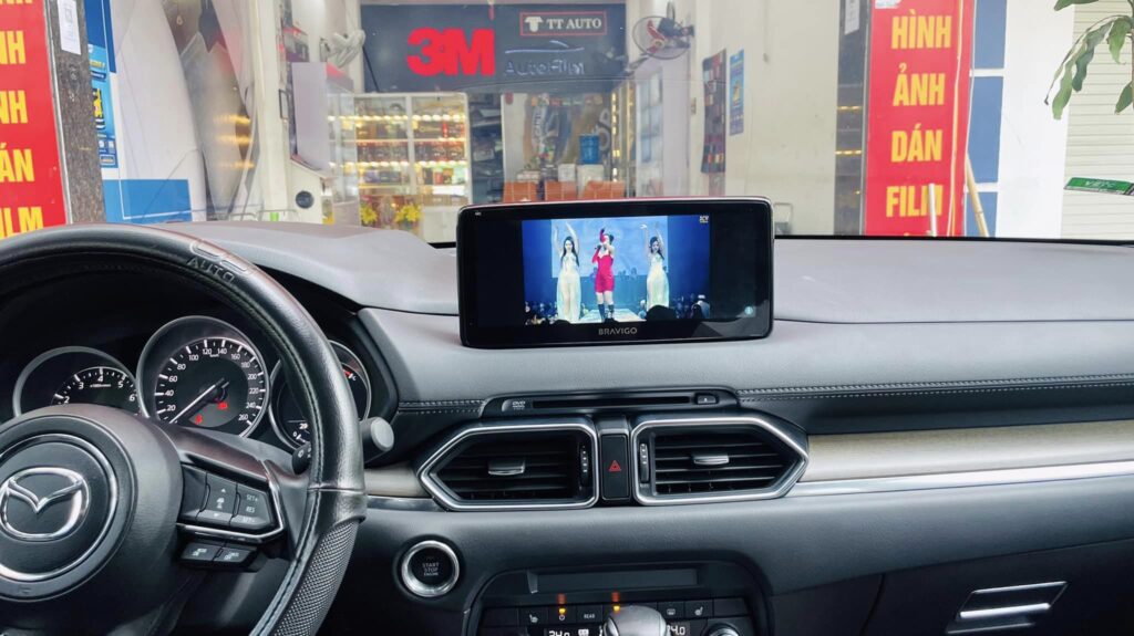 nghe nhạc xem phim bản đồ trên xe Mazda CX8