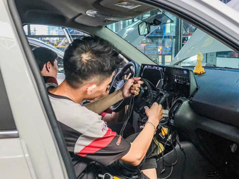 Có nên tự lắp màn hình ô tô không? Có nên tự lắp màn hình ô tô không?